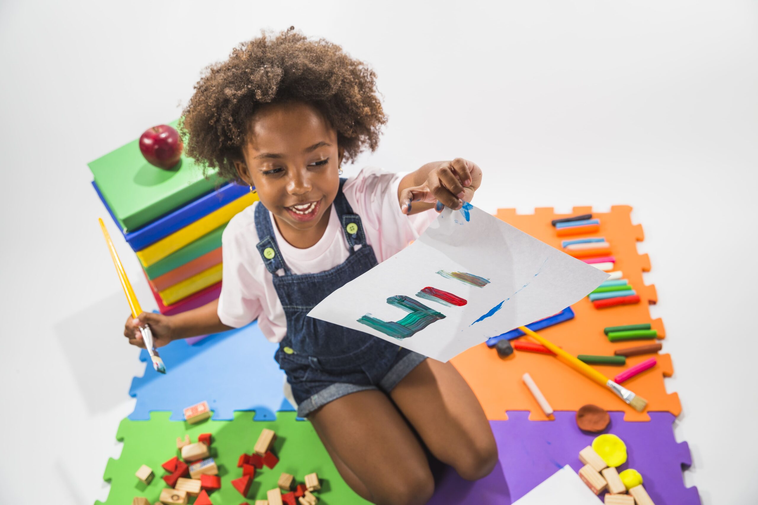 Encourager la créativité chez les enfants : méthodes d’enseignement innovantes pour la salle de classe